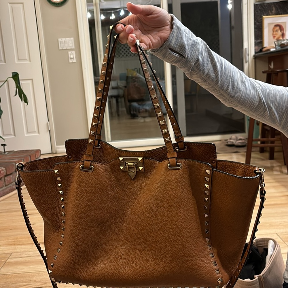 100% authentic Valentino Medium Rockstar tote bag.